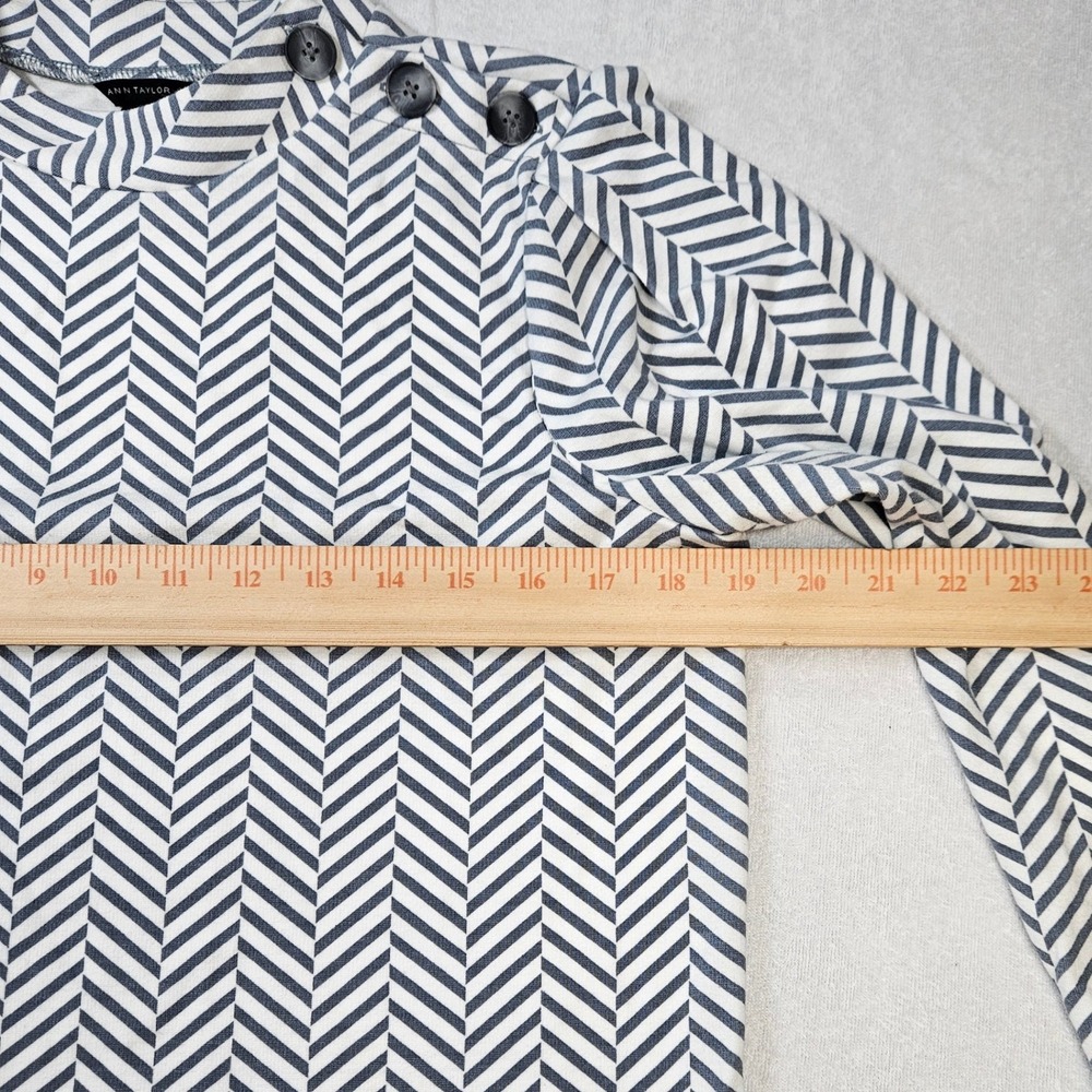 Ann Taylor Womens Blue White Chevron Mock Neck Button Shoulder Top Size Medium - Picture 5 of 7